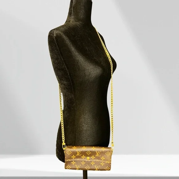 ❌SOLD❌ Louis Vuitton Sarah Crossbody Converted Wallet - Picture 1 of 6